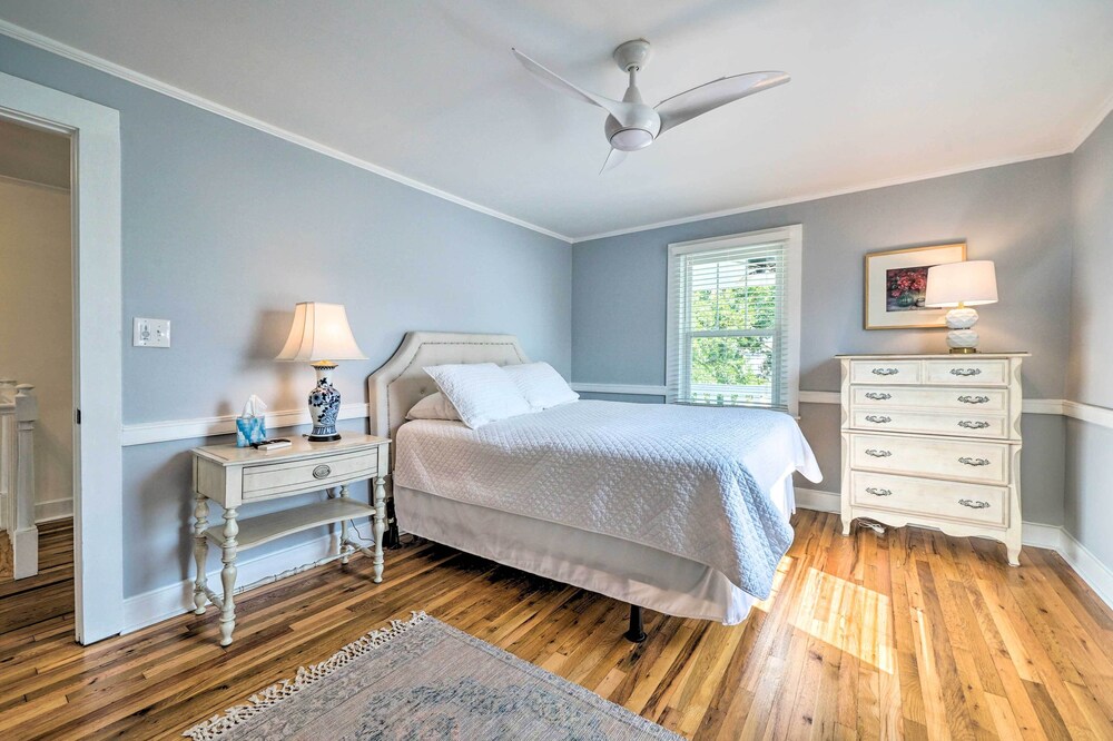 Historic Family Home < 1 Mi to Long Beach! view 2