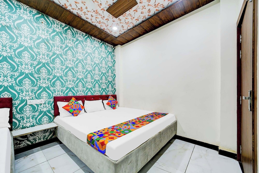 Fabhotel Mahak Palace