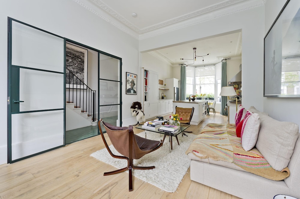 Gorgeous Stylish Interior Designed 5 Bed Home in Holland Park - Superb Location