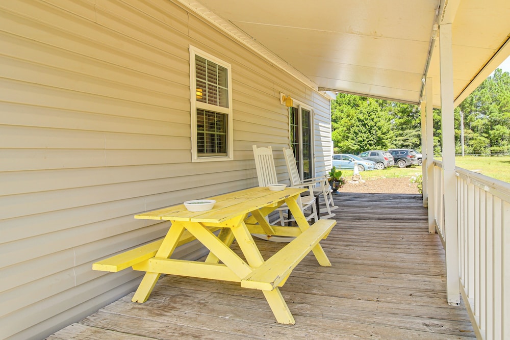 3 Mi to Icw: Coastal Carolina Home w/ Pool Access