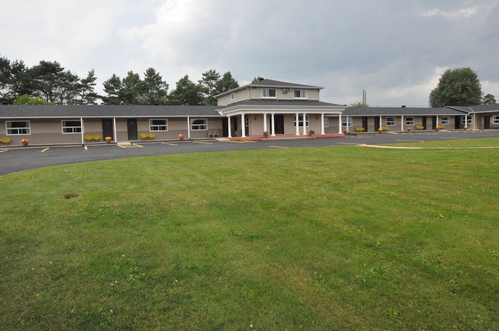 Colonial House Motor Inn view 3