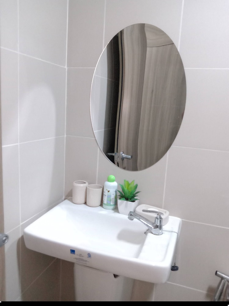 Luxurious Bayview 2BR Near MOA Picc CCP Free Wifi
