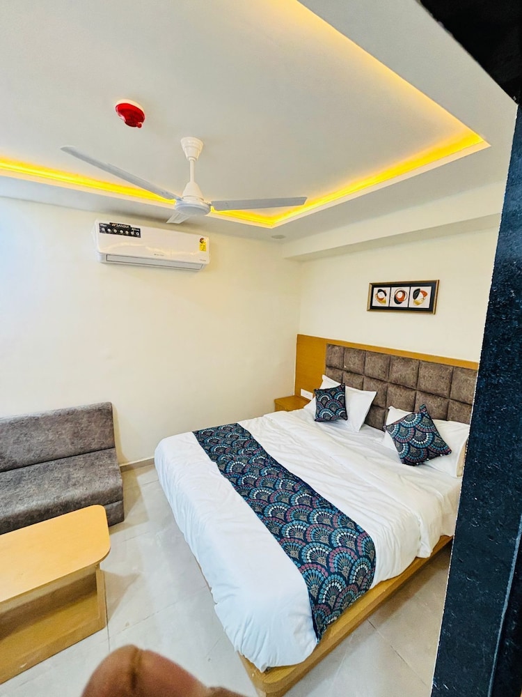 Hotel Sun Icon