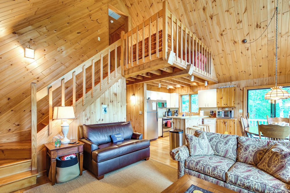 8 Mi to Okemo Mountain Resort: Mtn-view Retreat!