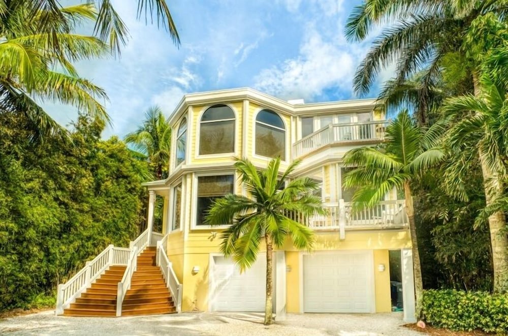 Captiva Grace 5 Bedroom Home by RedAwning view 5