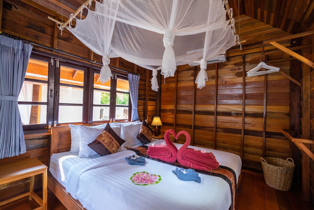Lipe Beach Resort