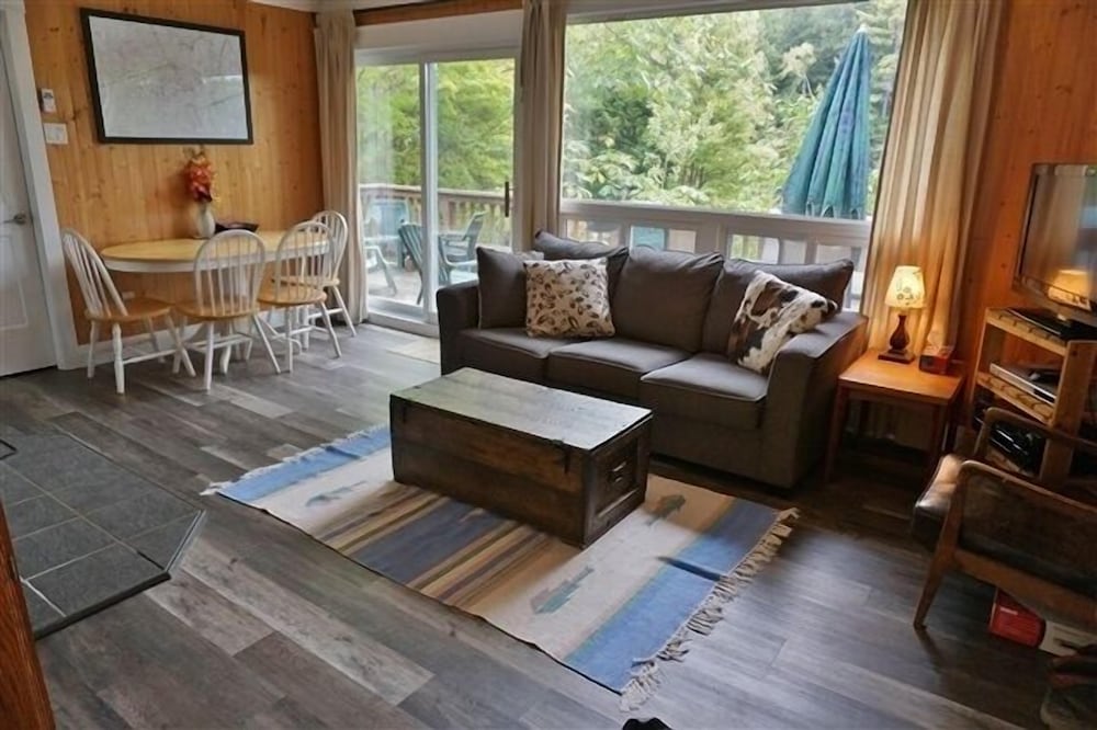 156 Eels Lake 2 Bedroom Cottage