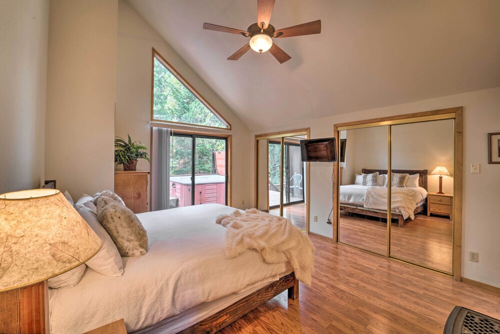 Hot Tub & Deck: Truckee Golf Course Home