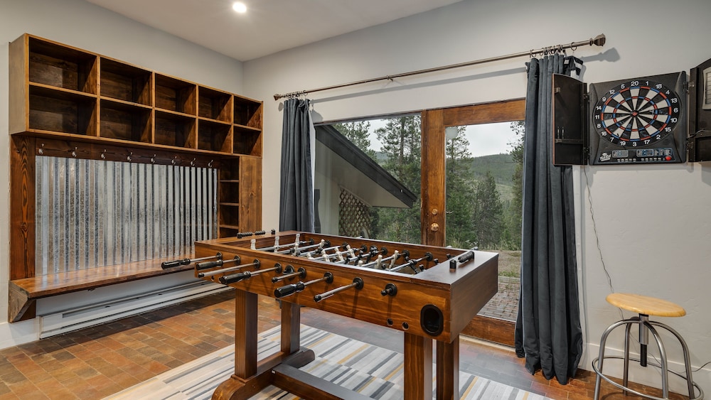 Miners Peak Residence 3 Bedroom Home by RedAwning view 4