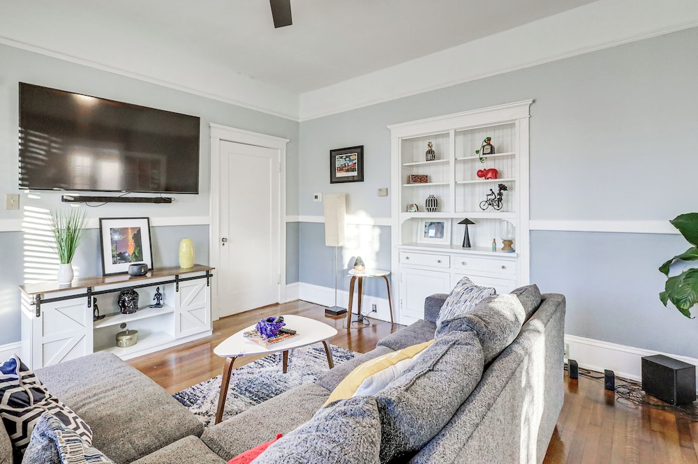 1 Mi to Dtwn: Pet-friendly Macon Home w/ Yard
