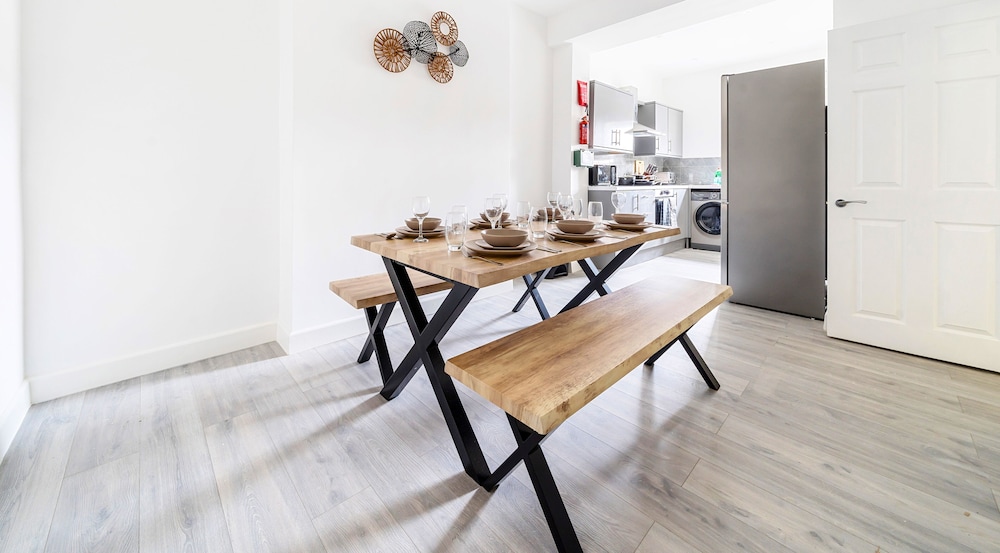 Modern Town Center Apartments Aldershot