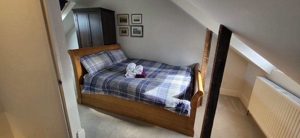 Stunning 1-bed Studio in Windsor view 3