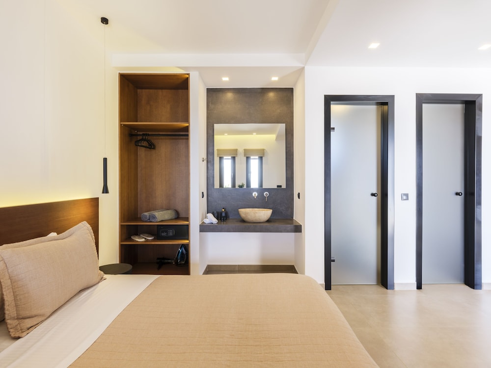 Evi Suites & Villas
