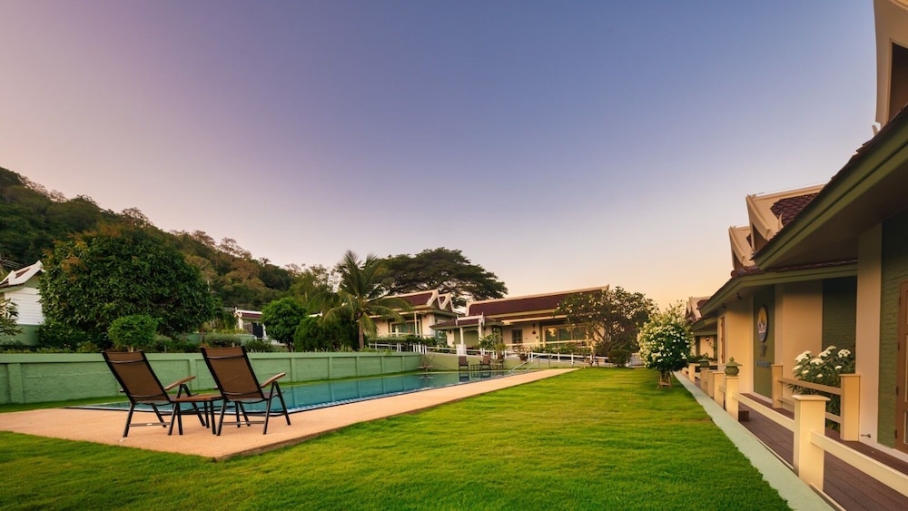 Thirty Degrees in February, Khao Tao, Hua Hin