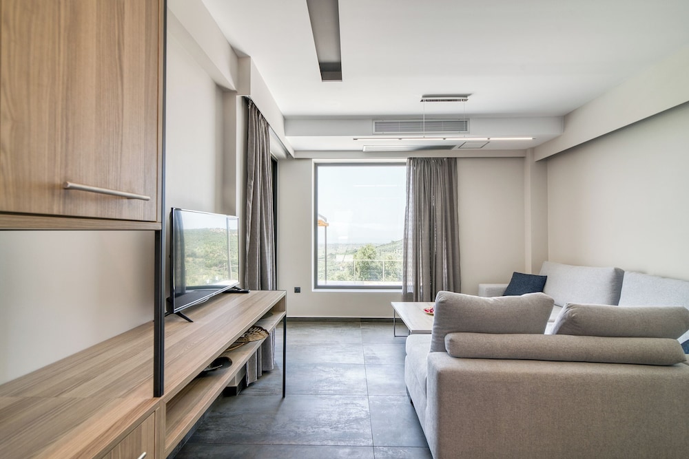 Serenity Suites Sea View 1 view 3