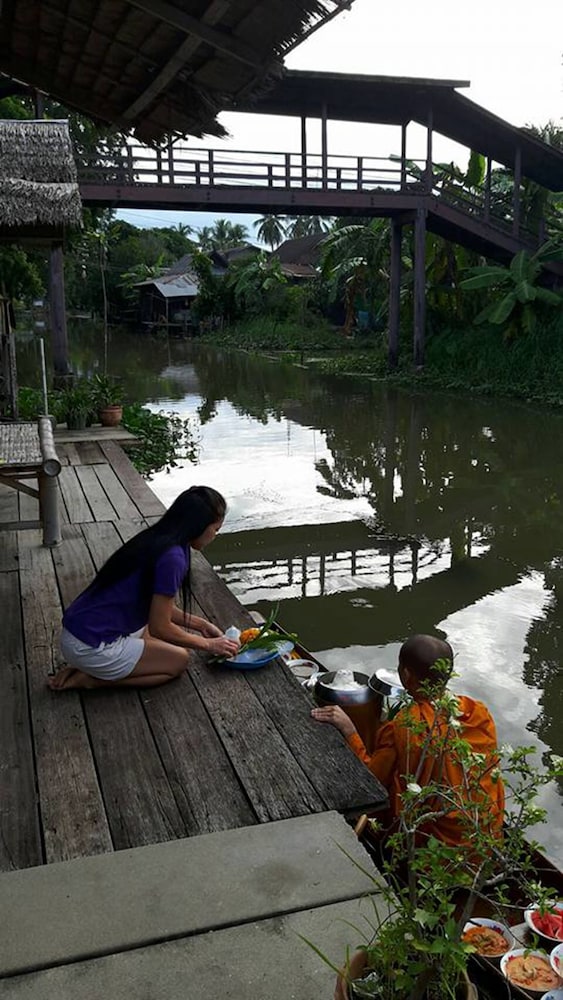 Baan Suanaomsuk
