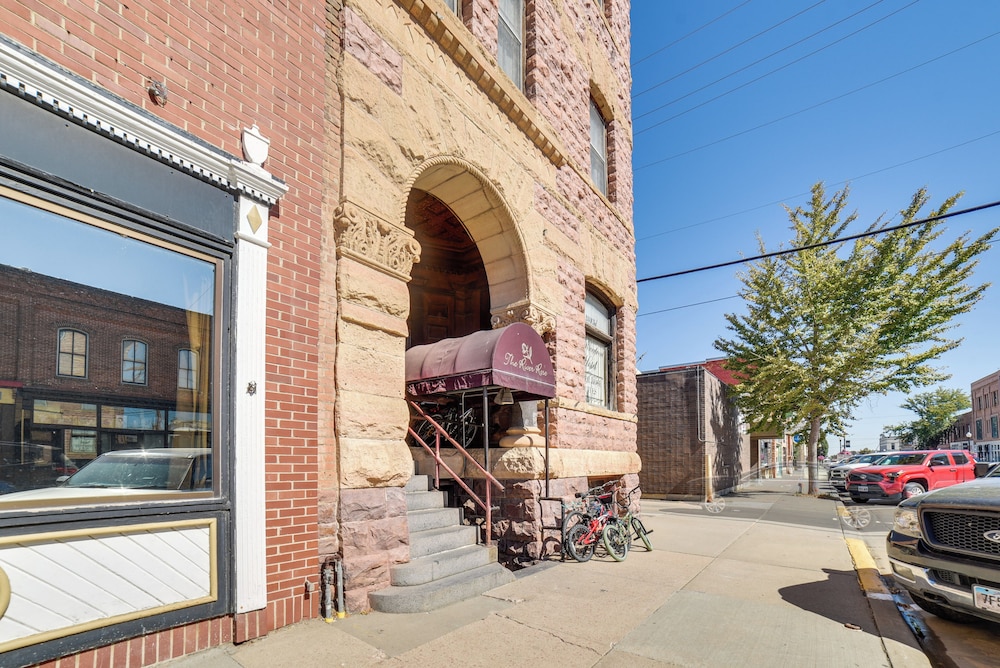 Downtown Yankton Suite: Walk to Restaurants!