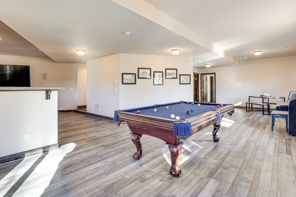 Hot Tub & Games Galore! Colorado Springs Retreat