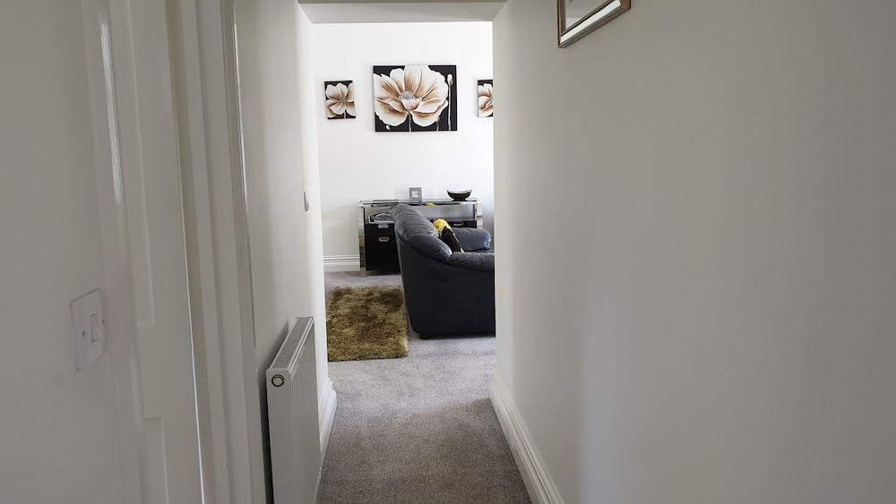 Yew Tree Apartment One Ryde view 2