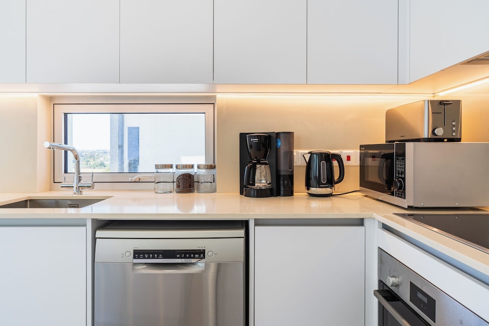 Aelia Chic 2-BR Apt & Balcony in Larnaca