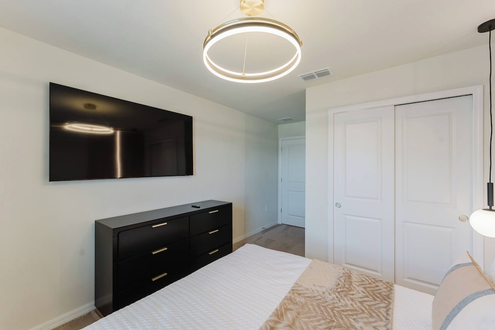 Family 5BR Windsor Island Princess Toy Story Rooms