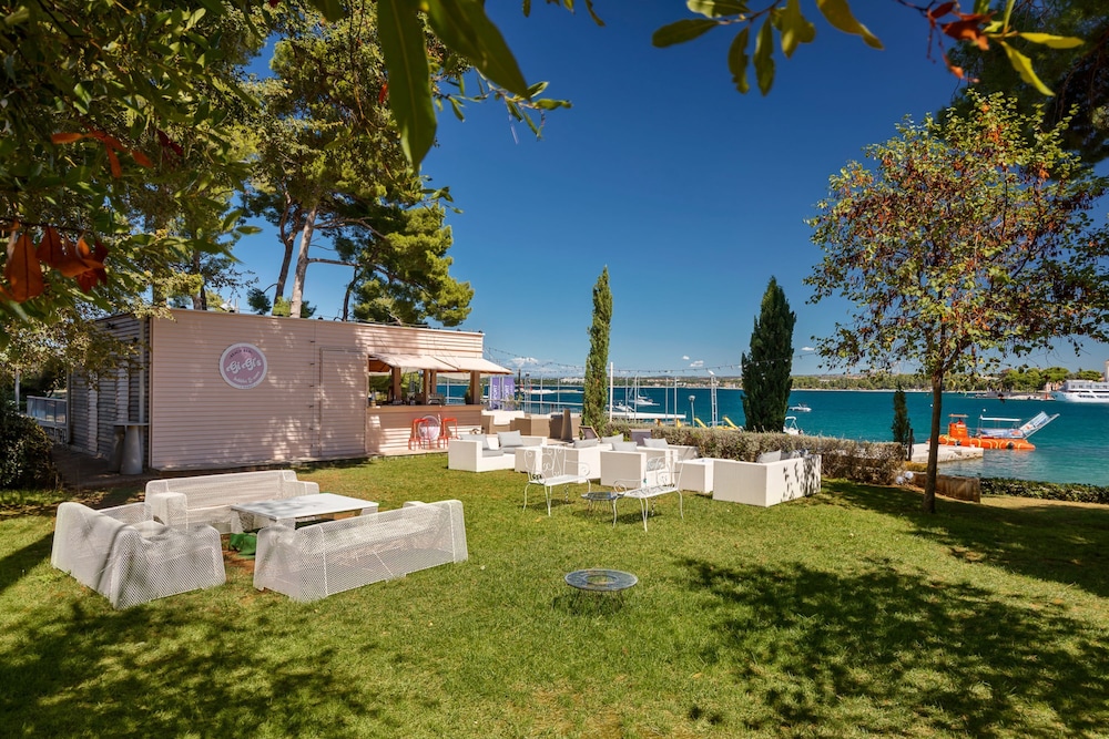 Isabella Island Hotel & Villas