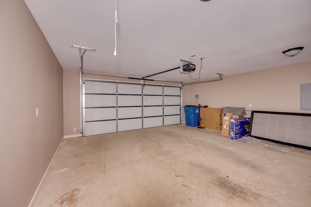 8 Mi to State Park: Home w/ Fenced Yard in Lindale