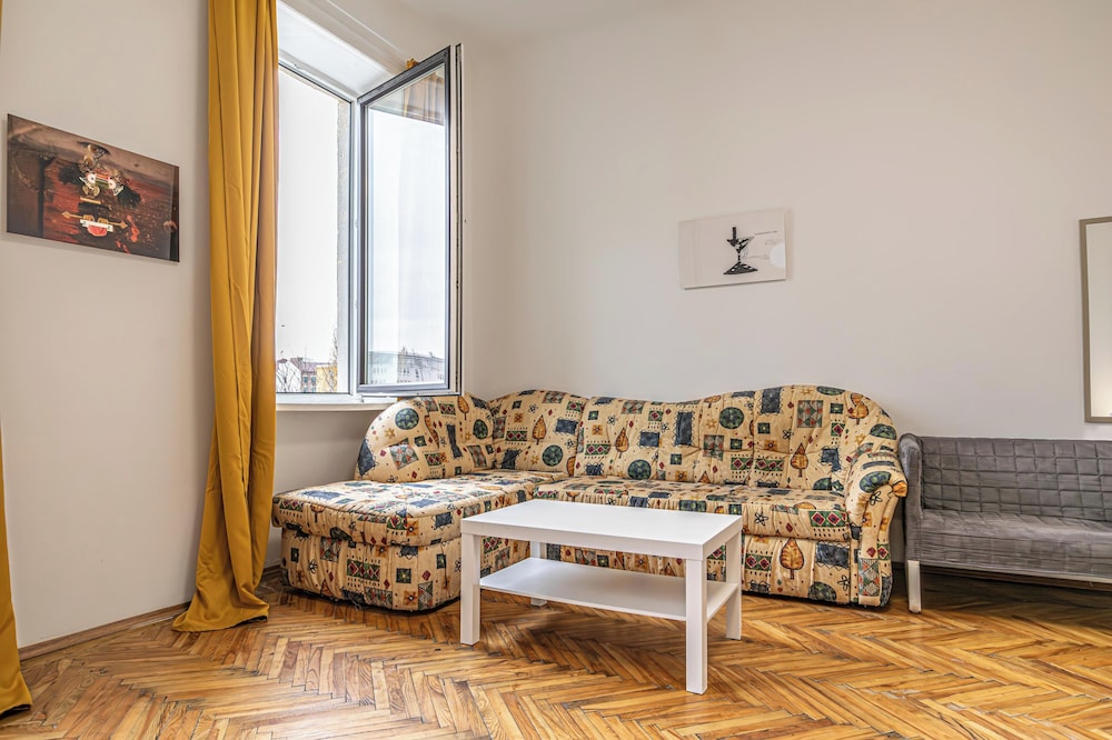 Bright 2BR Apartment Near Danube