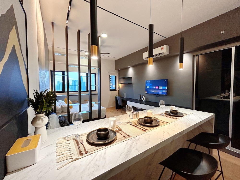 Chambers Residence by Manhattan Group