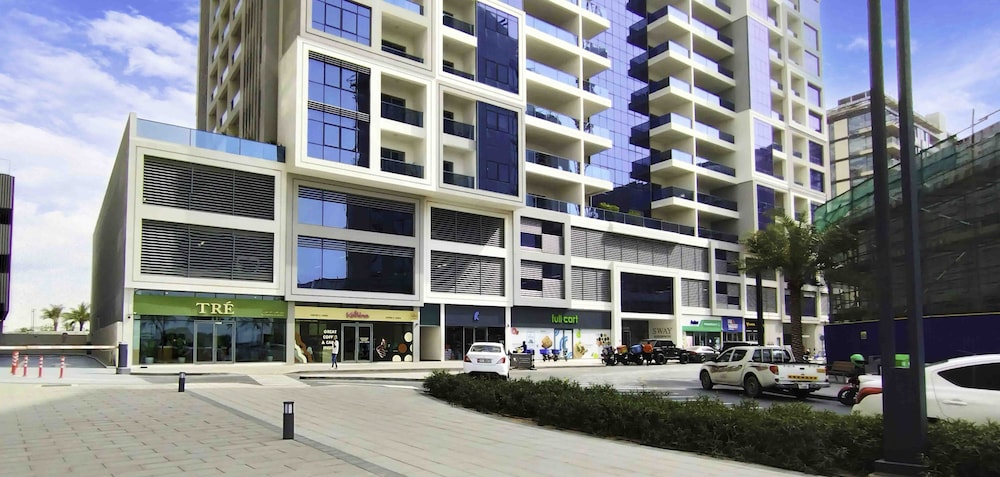 LUX The Dubai Hills Executive Suite