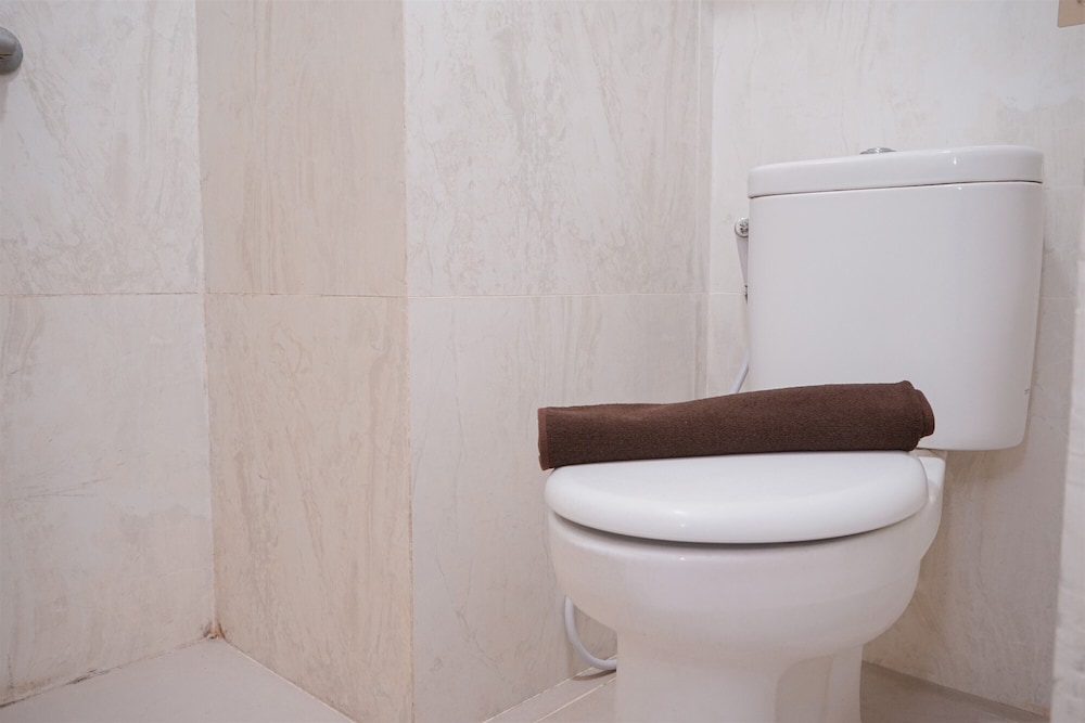 Restful Studio Room At Serpong Greenview Apartment