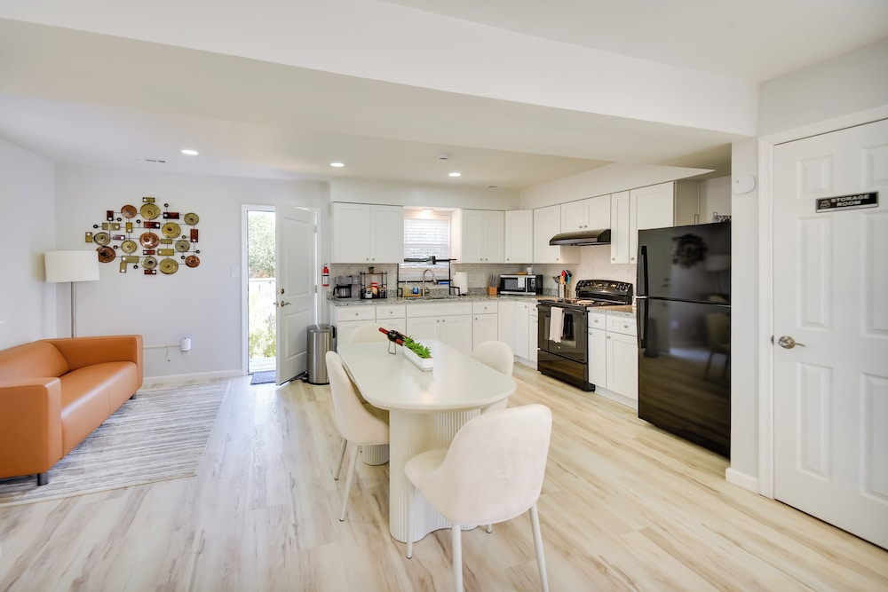 Stay By the Beach! Norfolk Duplex Half-mi to Ocean