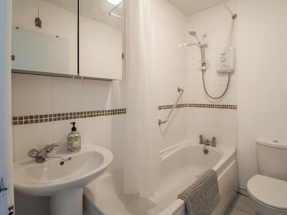 10 Bay View Court