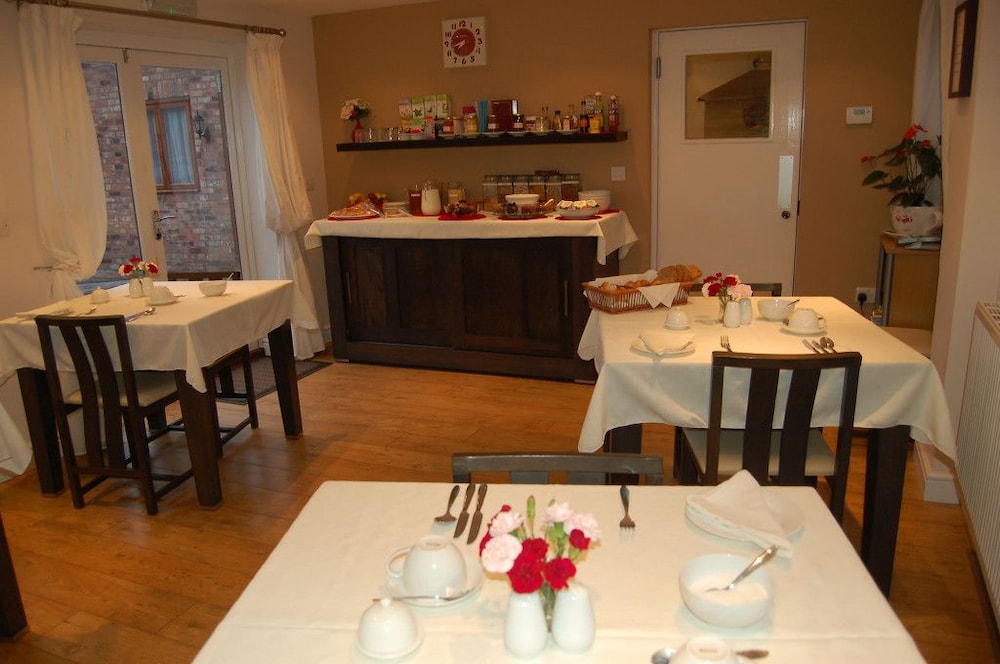 Worcester Vacations - The Manor Coach House - Property Image 6