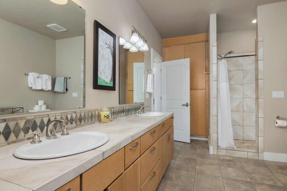 6BR 5 King Beds EV 10min Downtown