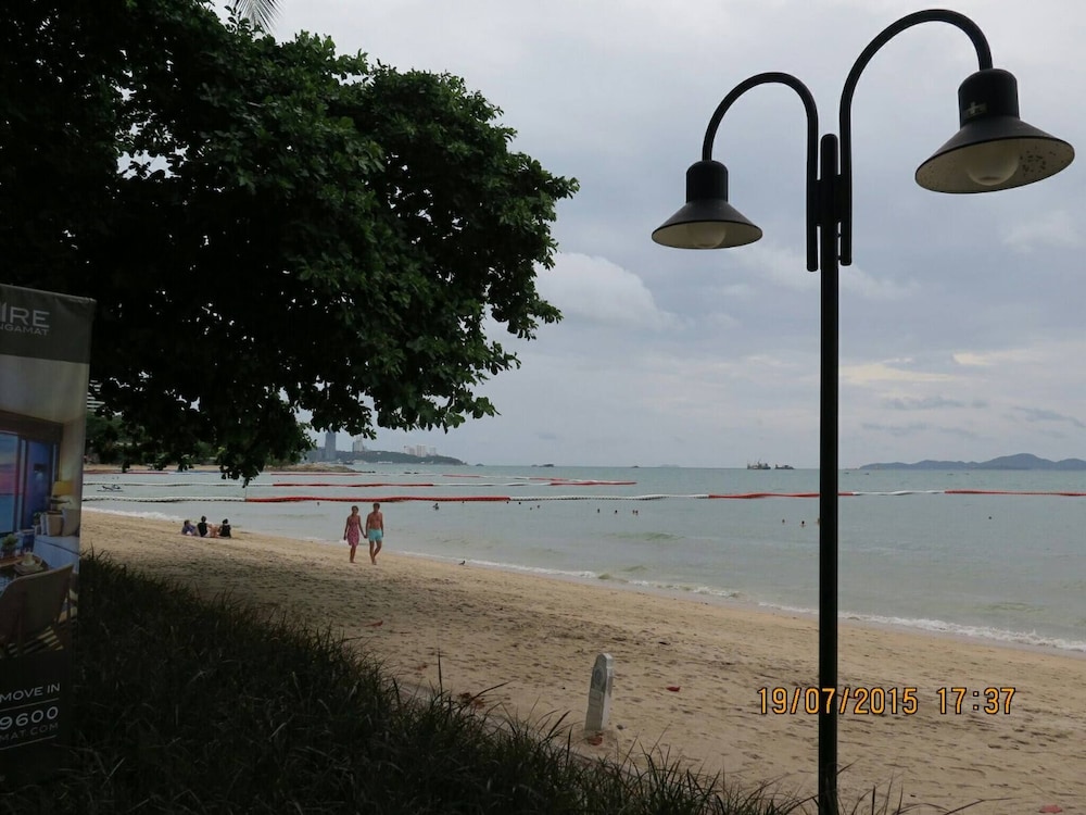 Luxury Large One Bedroom Seaview Serviced Apartment at Wongamat, Pattaya