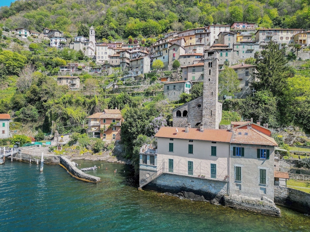Deriva Apartment on Careno's Beach by Rent all Como