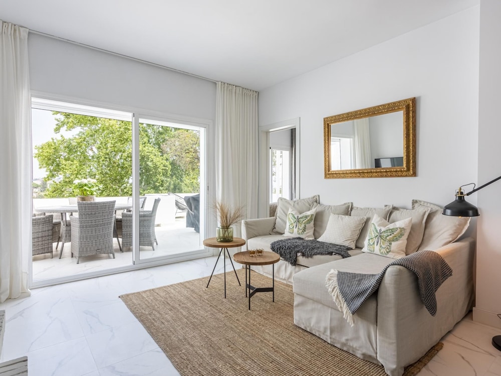 Contemporary new Apartment With 2 Terraces