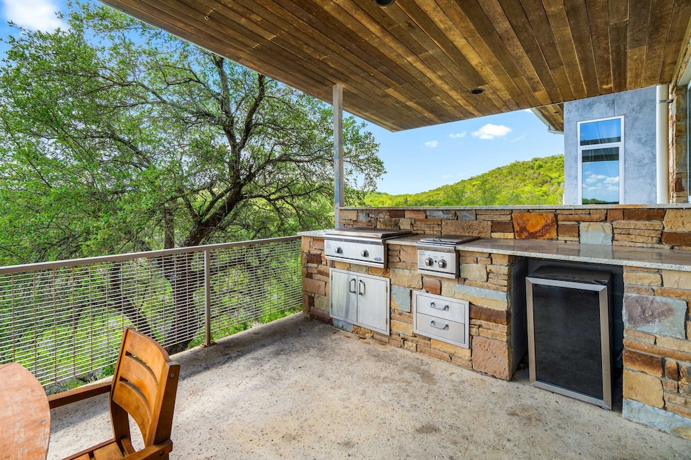 Luxury 4BR Hilltop Retreat With Scenic Views