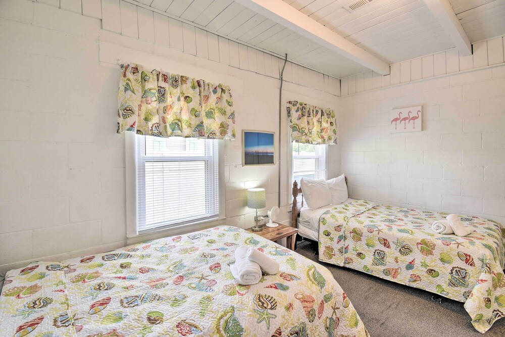 Steps to Ocean: Breezy Myrtle Beach Bungalow! view 5