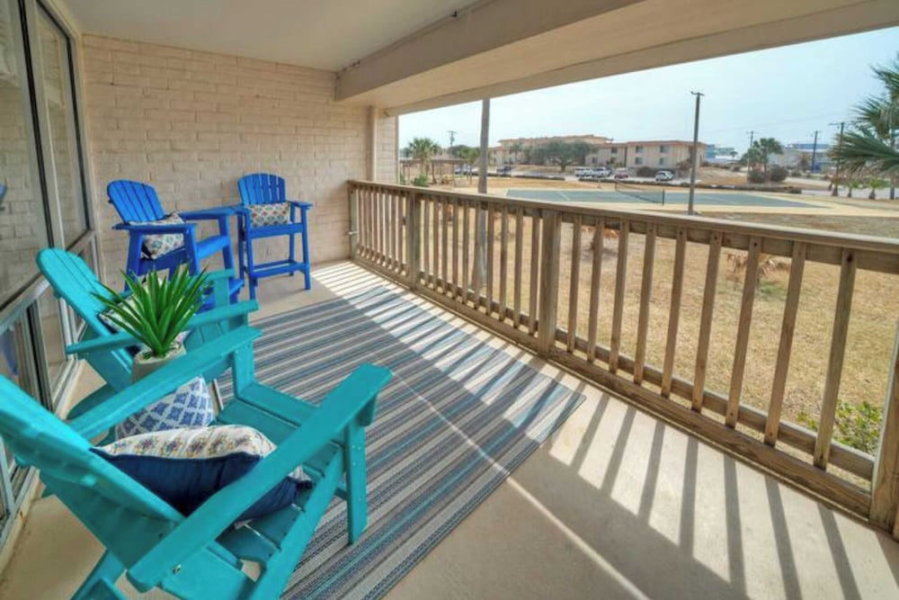 Sleeps 20 3 Condos w/ Beach Access, Pool, Tennis Courts Sea Sands Complex