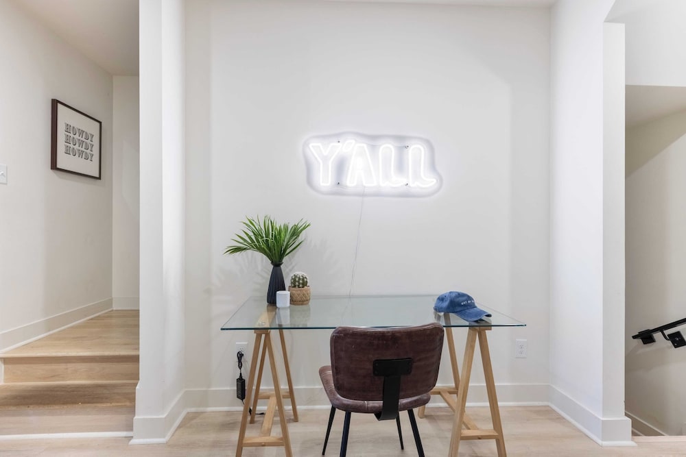 Sleeps 24, 2 Units Mins to Downtown Outrider by Avantstay