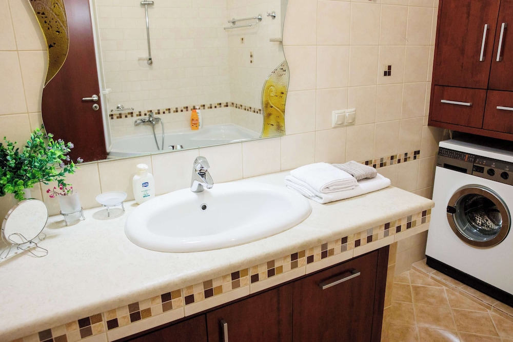 Anastasia s Kastoria Cozy Modern Garden Retreat