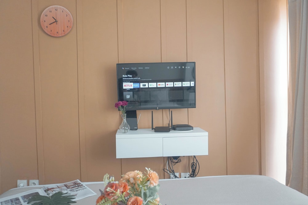Cozy And Homey Studio At Metropolitan Park Apartment