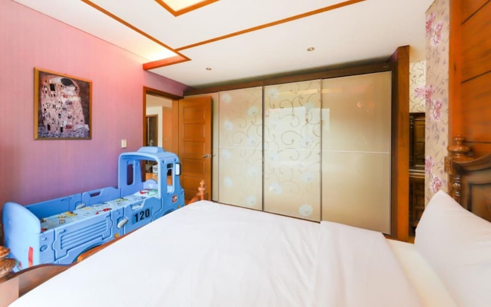 Yangpyeong Weekly Kids Pool Villa view 3