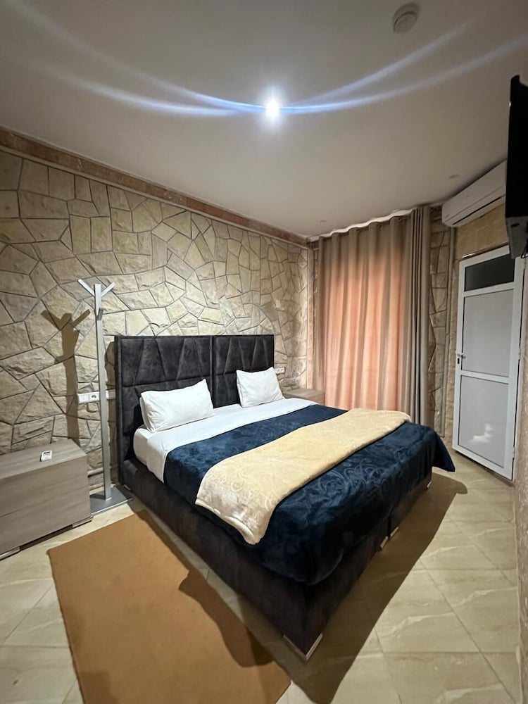 Hotel Pyramides Collection