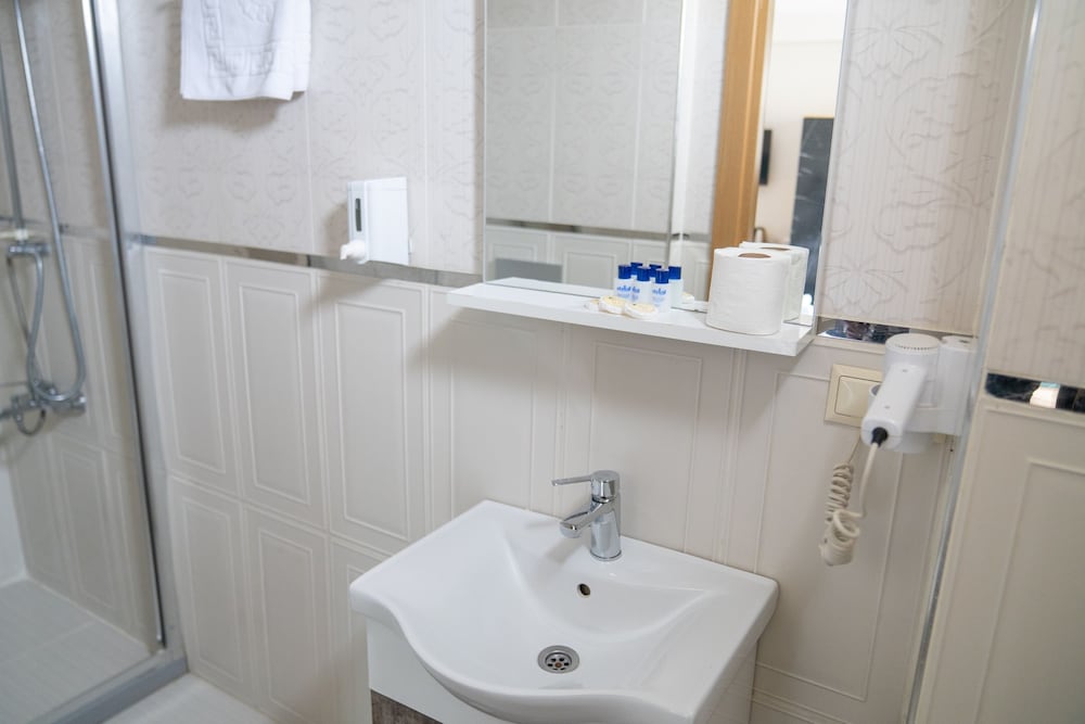 Loss Hotel - Image 49