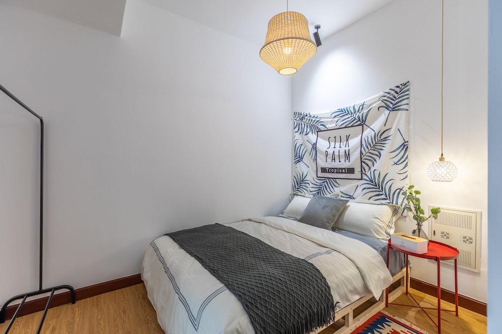 Locals Boutique Apartment Huafa Plaza 33 view 4