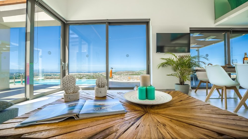 Villa Con Vista- Heated Pool 4 bdr Sleeps 8