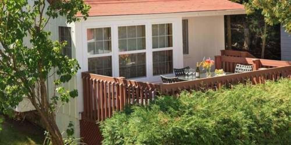 Thorp House Inn & Cottages